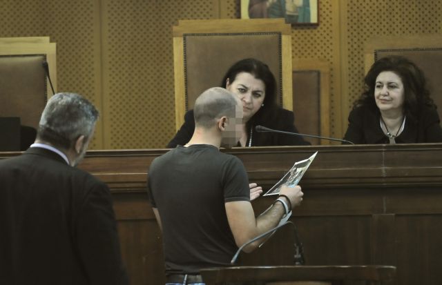 Δίκη Χ.Α.: Αναγκαία η παρουσία και των 18 κατηγορούμενων