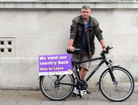 Το Brexit τρομάζει τις αγορές