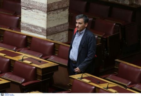 Η εκκωφαντική σιωπή Τσακαλώτου μετά το Eurogroup