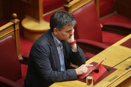 Εurogroup με το μυαλό στον «κόφτη-plus» και στις τράπεζες