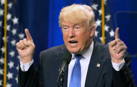 Τραμπ: Ακυρώνει διαπιστεύσεις δημοσιογράφων της Washington Post