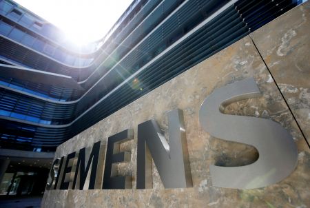 Αναβλήθηκε αορίστως η δίκη για τα αμαρτωλά κονδύλια της Siemens