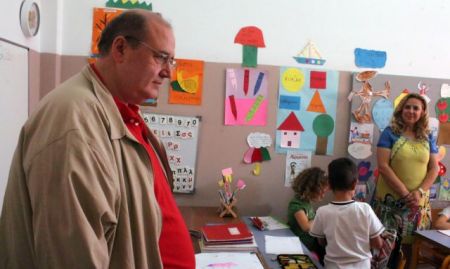 Φίλης: Δεν χάλασε ο κόσμος αν μια μέρα δεν πουν προσευχή στο σχολείο