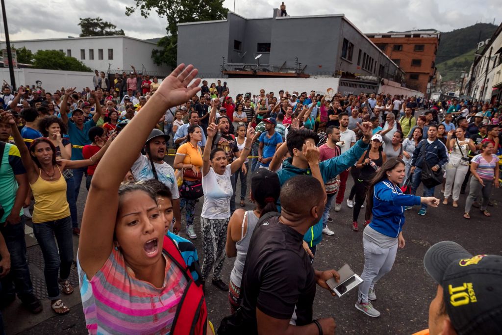 Χάος στη Βενεζουέλα: Πάνω από 400 συλλήψεις σε ταραχές για τρόφιμα – Αλλος ένας νεκρός