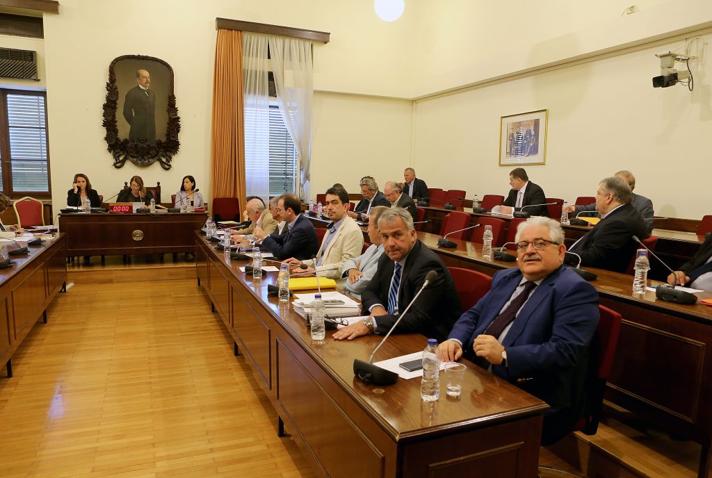 Πυρά Μηταράκη στην εξεταστική για off-shore στη μετοχική σύνθεση της Αυγής