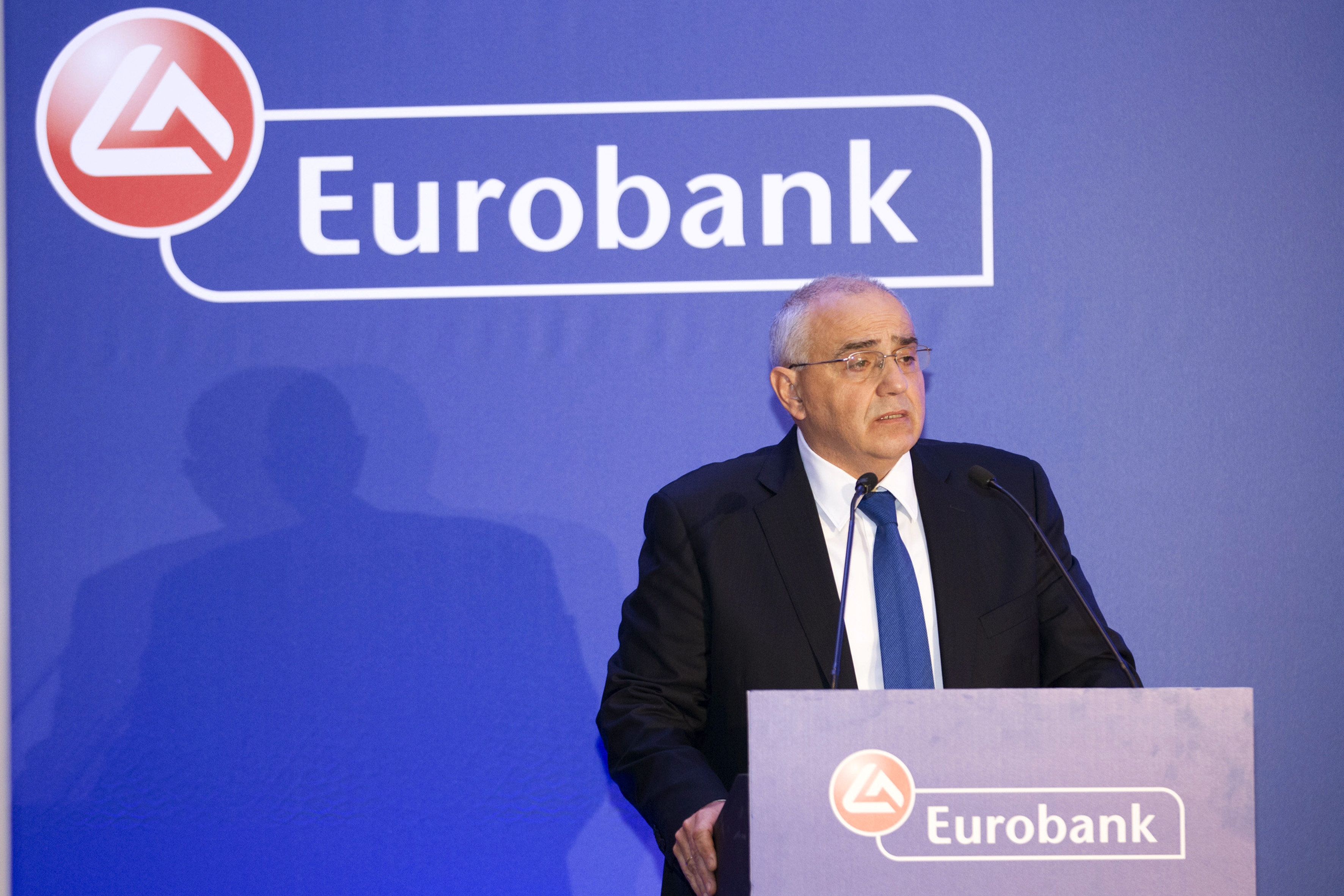 Eurobank: Πολιτική σταθερότητα και υιοθέτηση μεταρρυθμίσεων για να βγούμε από την κρίση