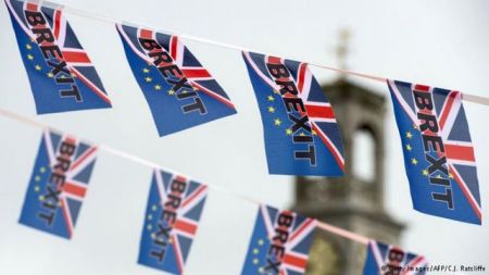 Deutsche Welle: 30 δισ. στερλίνες η ζημιά του Brexit