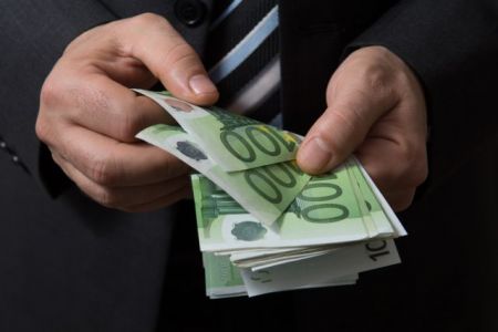 Πώς η κρίση αύξησε τα φορολογικά βάρη στα μεσαία στρώματα