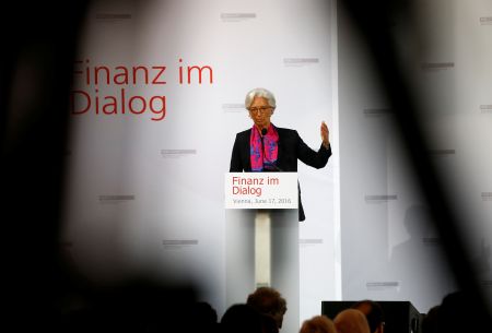 Επιμένει η Λαγκάρντ: Μη βιώσιμο το χρέος της Ελλάδας