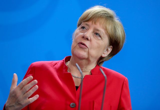 Μέρκελ: Η Γερμανία πρέπει να αυξήσει σημαντικά τις αμυντικές δαπάνες