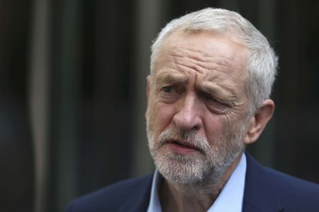 Κόρμπιν: Η Βρετανία πρέπει να πιέσει για ανεξάρτητη έρευνα για τη Συρία