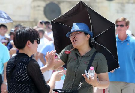 Ανάσα δροσιάς από την Τρίτη, υποχωρεί ο καύσωνας