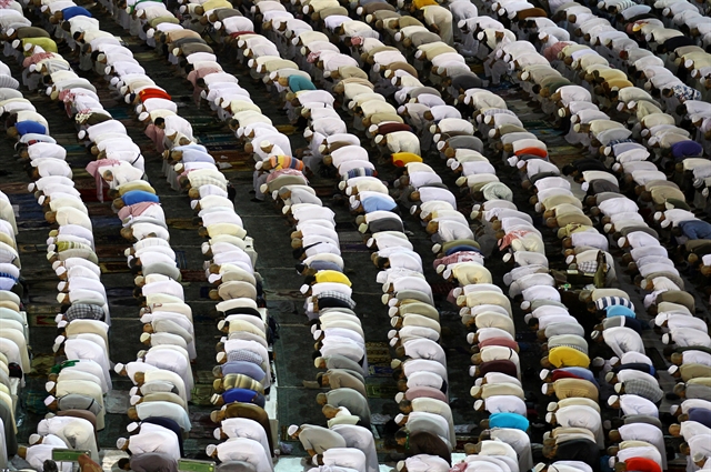Οι Αραβες γυρίζουν την πλάτη στη θρησκεία