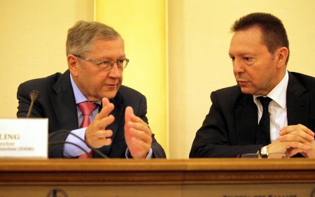 Stournaras and Regling discuss future prospects of the Greek economy