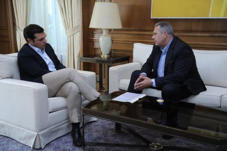 Τσίπρας: Να μετατεθεί για Δευτέρα η συζήτηση για Καμμένο