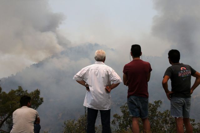 Υπό μερικό έλεγχο η μεγάλη πυρκαγιά στην Κύπρο που μαίνεται για τέταρτη ημέρα | tovima.gr