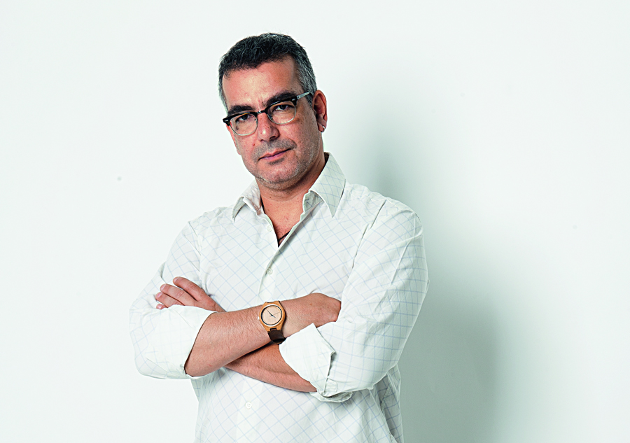 11 ερωτήσεις στον Θοδωρή Αμπαζή