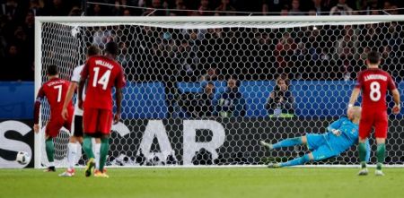 Euro, μπάλα και κομπιούτερ