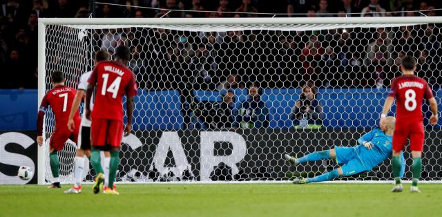 Euro, μπάλα και κομπιούτερ