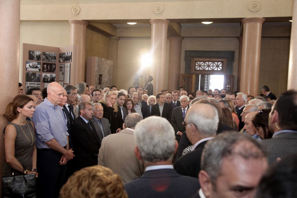 Βουλή: Ο Ανδρέας Παπανδρέου τους «ένωσε» όλους εκτός Ν.Δ.