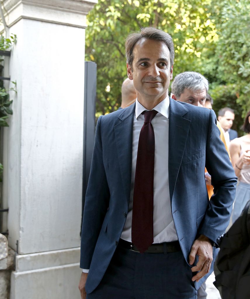 Στη σκιά των πρώην ο Μητσοτάκης