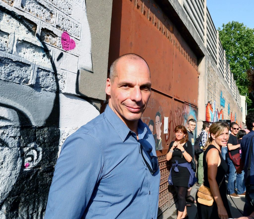 O Βαρουφάκης στέλνει την ΕΚΤ στο Ευρωπαϊκό Δικαστήριο