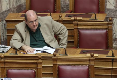 Φίλης: Διακριτοί ρόλοι Κράτους – Εκκλησίας χωρίς αναθέματα