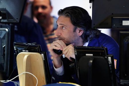 Στο «κόκκινο» και πάλι οι αγορές παρά τις απώλειες των 2,1 τρις. δολ