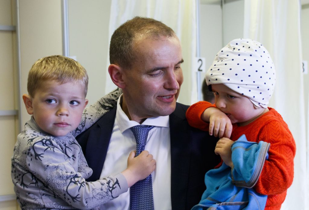 Νέος πρόεδρος της Ισλανδίας ο Γκούντνι Γιοχάνεσον