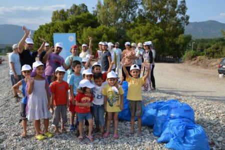 Πληγές και όνειρα προσφύγων στη δομή φιλοξενίας στις Ροβιές