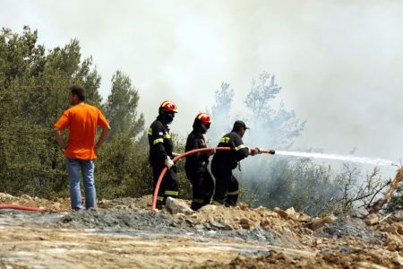 Υπό έλεγχο η φωτιά στο Απεσωκάρι Γόρτυνας στο Ηράκλειο Κρήτης