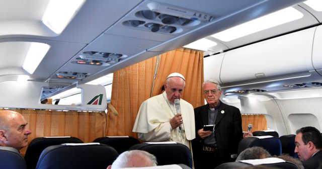 Πάπας: «Η Εκκλησία να ζητήσει συγγνώμη από τους ομοφυλόφιλους»