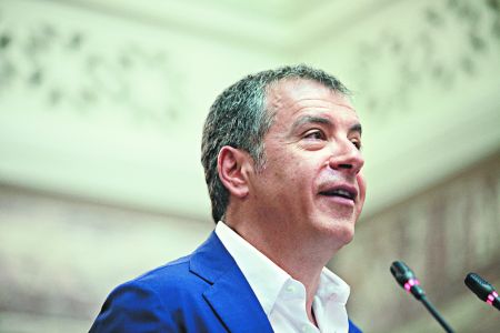 Βολές από το Ποτάμι μετά τον διαγωνισμό για τα κανάλια