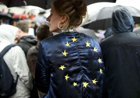 Λονδίνο: Απαιτεί θέση στις διαπραγματεύσεων με την ΕΕ