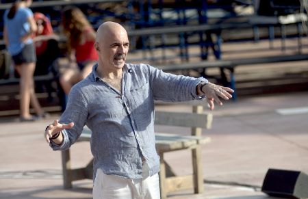 Στάθης Λιβαθινός: «Δεν θα κάνουμε έκπτωση στα όνειρά μας για να γίνουμε πιο εμπορικοί»