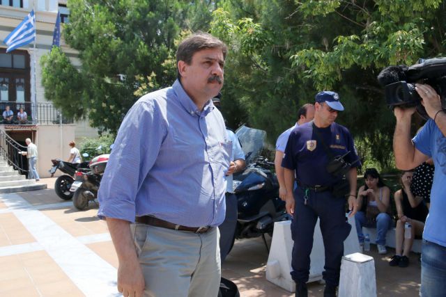 Για «κλειστές πόρτες» κατηγορούν τον Ξανθό οι φαρμακοποιοί