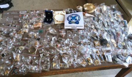 Χειροπέδες στη μεγαλύτερη σπείρα διαρρηκτών στην Αττική