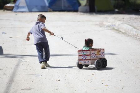 Ηράκλειο: Έφθασαν οι πρώτες οικογένειες προσφύγων