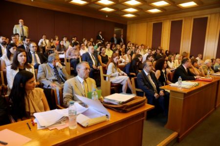 Αντίστροφη μέτρηση για τις τηλεοπτικές άδειες