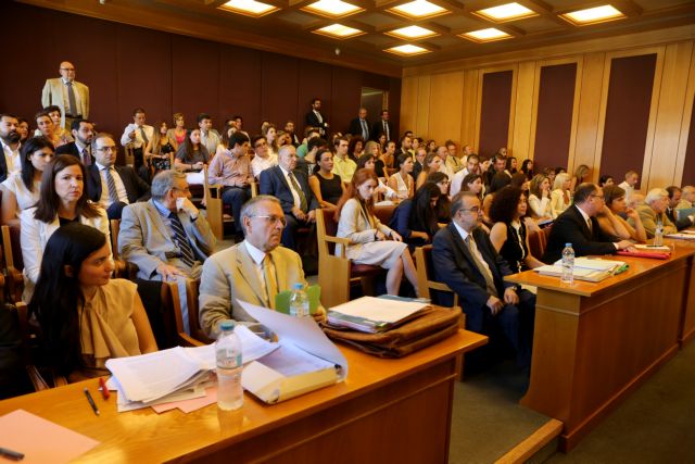 Αντίστροφη μέτρηση για τις τηλεοπτικές άδειες