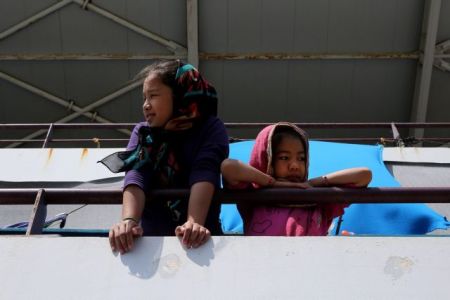 Έτινγκερ-Αβραμόπουλος: Αυστηρή αλλά δίκαιη η νέα διαδικασία παροχής ασύλου