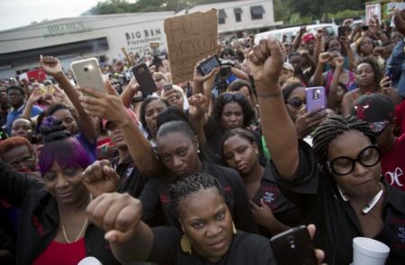 ΗΠΑ: Νέες συγκεντρώσεις μετά το θάνατο του αφροαμερικανού