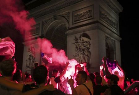 Euro2016: Επεισόδια και συλλήψεις στους πανηγυρισμούς των Γάλλων