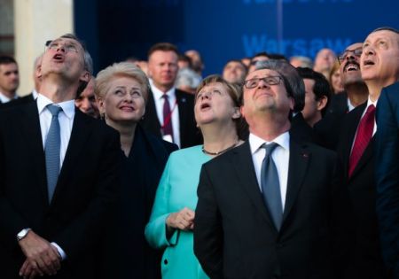 Κόσμος ασταθής, σε περιδίνηση