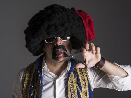 Αποστόλης Μπαρμπαγιάννης: Τα όρια στη σάτιρα τα βάζει μόνο ο καλλιτέχνης και το κοινό