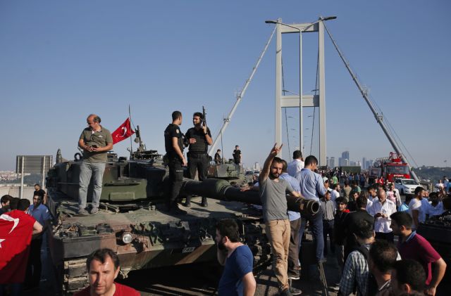 Πραξικόπημα στην Τουρκία: Ξήλωμα δικαστών και χιλιάδες συλλήψεις μετά το αποτυχημένο πραξικόπημα (συνεχής ενημέρωση)