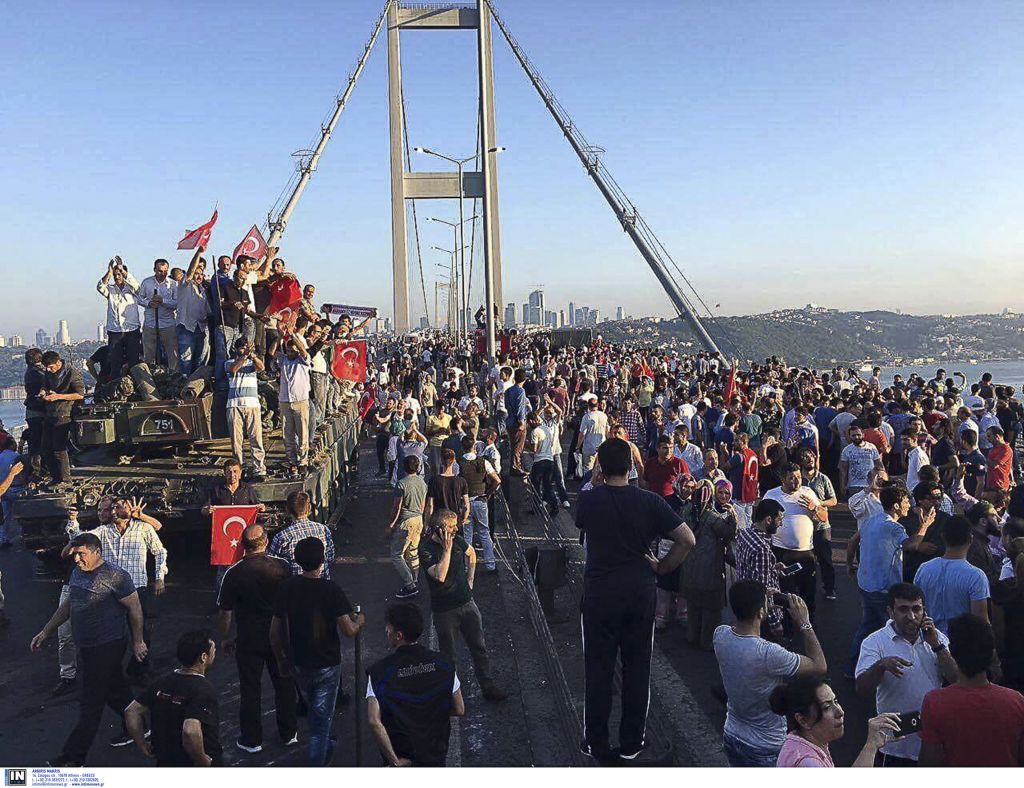 Σε δίκη οι πραξικοπηματίες λέει η κεμαλική αντιπολίτευση