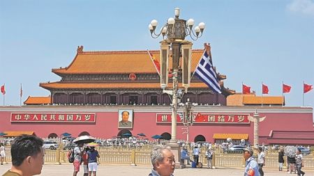 Ψάχνει διέξοδο στον «δρόμο του μεταξιού»