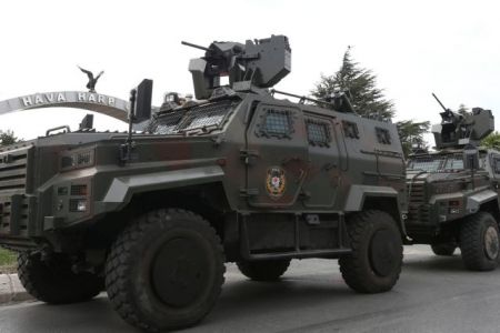 Στρατιώτης άνοιξε πυρ έξω από τα δικαστήρια στην Άγκυρα