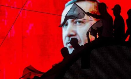 Guardian: Φοβού τον εκλεγμένο δικτάτορα